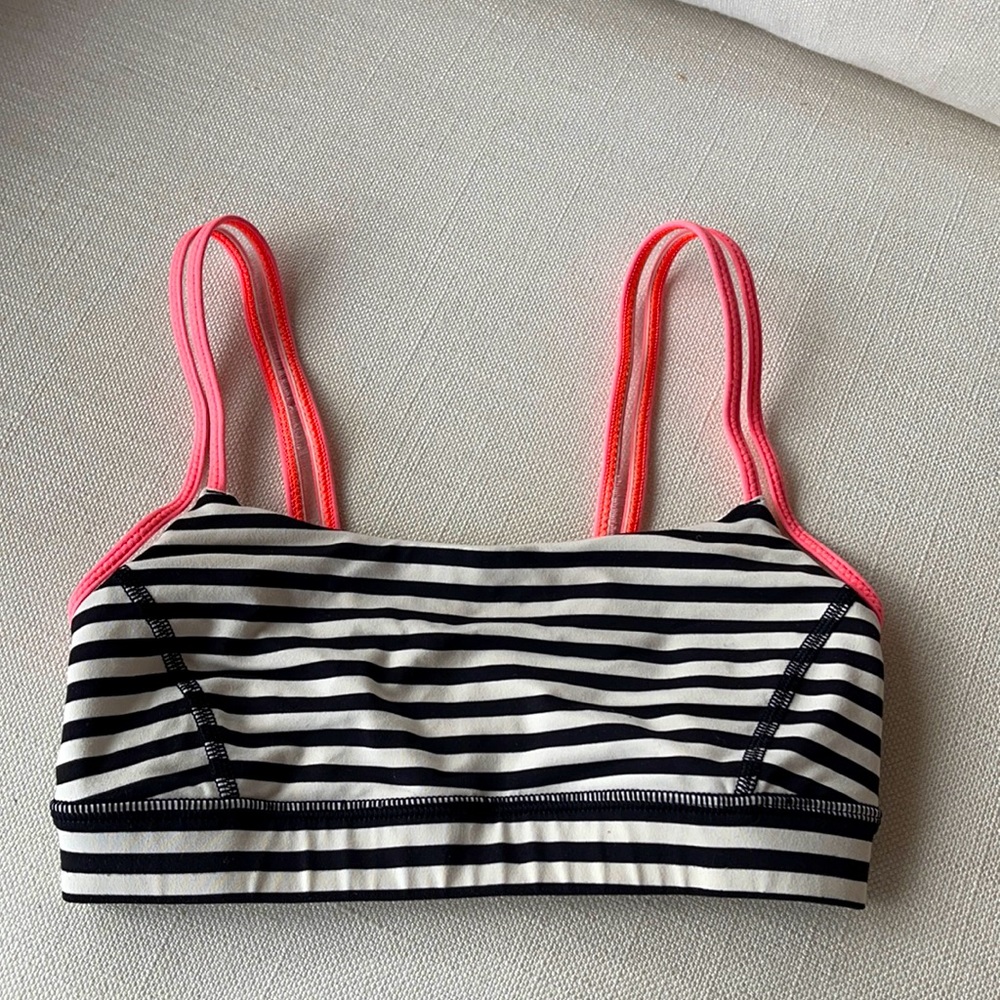Lululemon sports bra